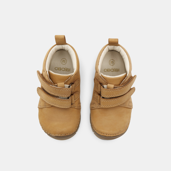 أحذية جلدية برقبة عالية باللون البني الفاتح للخطوات الأولى للأولاد الصغار